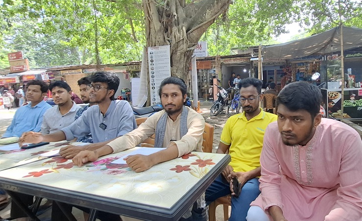 শান্তিপূর্ণ কর্মসূচিতে উস্কানীমূলক স্লোগান দিয়ে হামলা চালান রাবির ছাত্রজোট