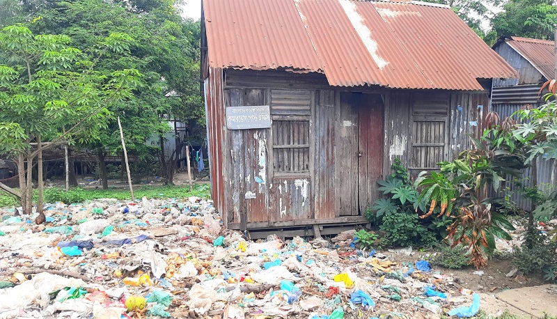লৌহজংয়ে ডাকঘর যেন ময়লার ভাগাড়