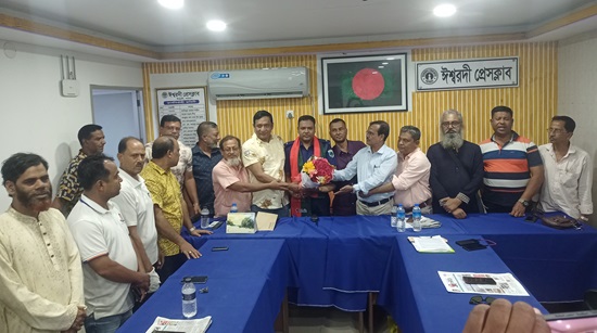 নবাগত ওসিকে ঈশ্বরদী প্রেসক্লাবের সংবর্ধনা