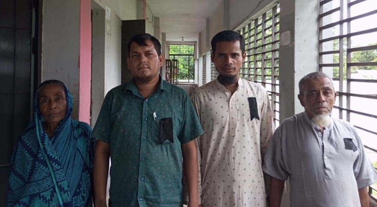 ফেনীতে বেসরকারি শিক্ষা প্রতিষ্ঠানের কর্মচারীদের কর্মবিরতি