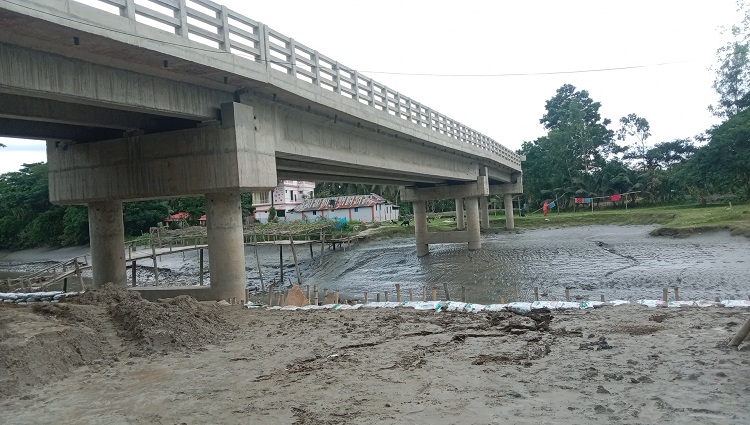 ফেনীতে কোটি টাকার সেতু আছে, সংযোগ সড়ক নেই