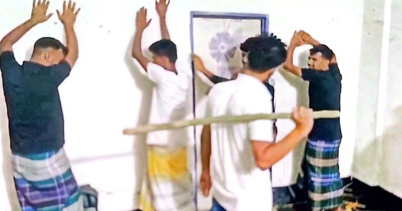 ছাত্রাবাসের টর্চারসেল থেকে ৫ ব্যবসায়ীকে উদ্ধার করল সেনাবাহিনী