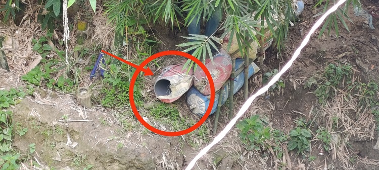 ফটিকছড়িতে ময়লা ও মল বর্জ্য ফেলতে খালে দেয়া হল পাইপ লাইন
