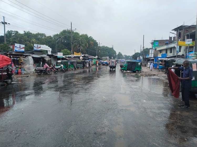 লোহাগড়ায় লঘুচাপের প্রভাবে গুঁড়ি গুঁড়ি বৃষ্টি