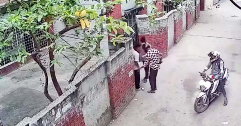 মগবাজারে ভাইরাল ছিনতাইয়ের ঘটনায় ৩ যুবক গ্রেপ্তার