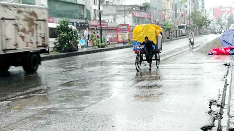 ঢাকায় বৃষ্টির সঙ্গে বাতাস, দুর্ভোগ