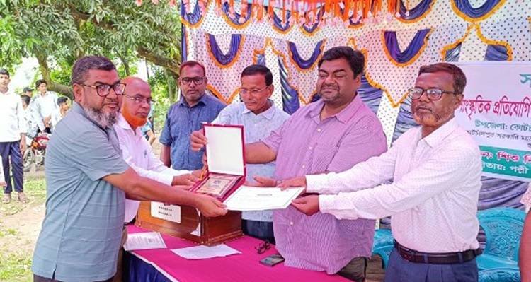 কোটচাঁদপুরে বিশিষ্ট ব্যক্তিদের ক্রেস্ট ও সন্মাননা প্রদান