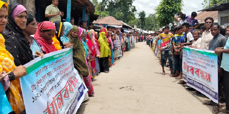 জলঢাকায় চেয়ারম্যানের ওপর হামলার প্রতিবাদ ও মামলা প্রত্যাহার দাবি