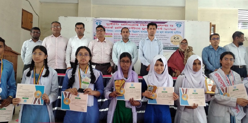 ঘোড়াঘাটে দুর্নীতি প্রতিরোধ বিষয়ক রচনা ও বিতর্ক প্রতিযোগিতা