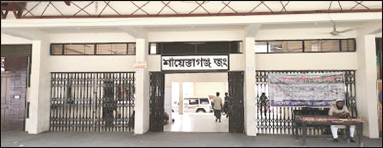 শায়েস্তাগঞ্জে রেলওয়ের টিকেট কালোবাজারীদের হাতে