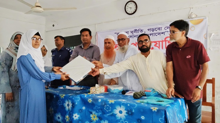 নাচোলে দূর্নীতি প্রতিরোধে বিতর্ক প্রতিযোগিতা