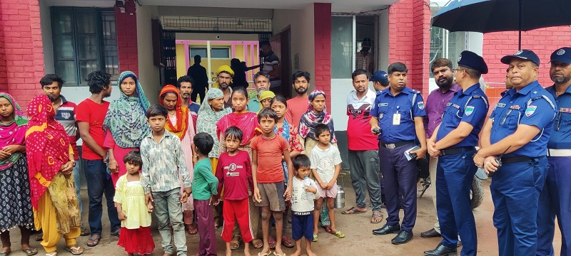 ২৩ বাংলাদেশীকে কুড়িগ্রাম পুলিশ লাইনে প্রেরণ