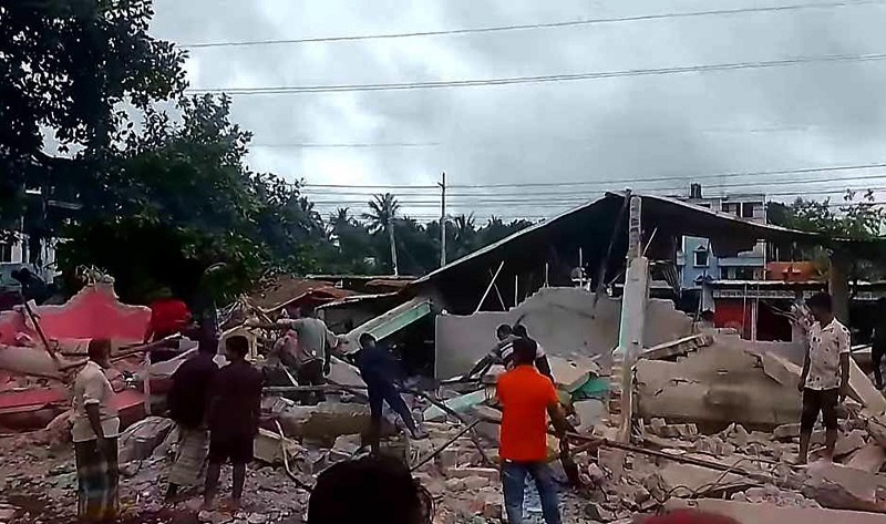 ভেড়ামারায় রেলওয়ের জায়গায় অবৈধ স্থাপনা উচ্ছেদ