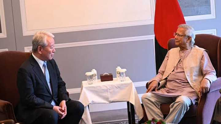 জাইকা প্রেসিডেন্ট ড. তানাকা আকিহিকোর সঙ্গে বৈঠকে প্রধান উপদেষ্টা ড. ইউনূস। ছবি: সংগৃহীত