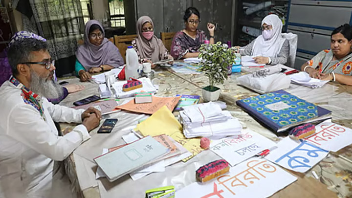 সহকারী শিক্ষকদের কর্মবিরতি স্থগিত, রোববার ফিরবেন ক্লাসে