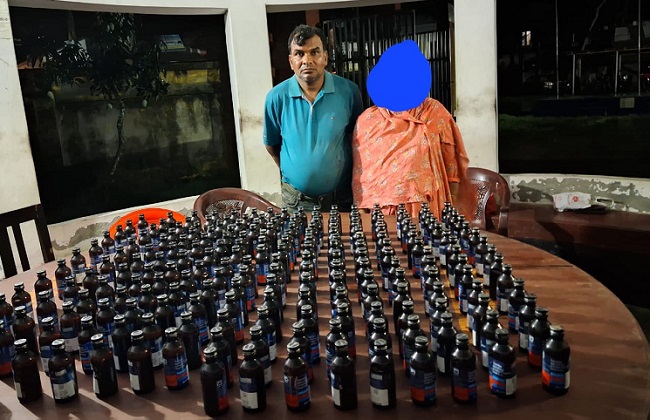 খুলনা বোতল ফেন্সিডিলসহ ২ মাদক কারবারি গ্রেফতার