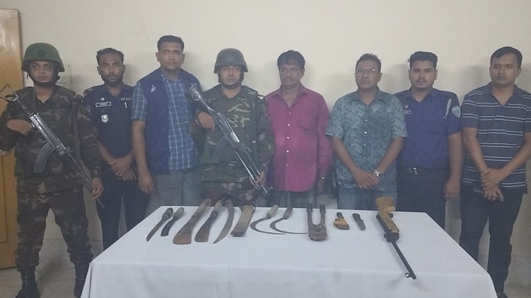 অস্ত্রসহ অপহরণকারীকে আটক করে পুলিশে দিলে সেনাবাহিনী