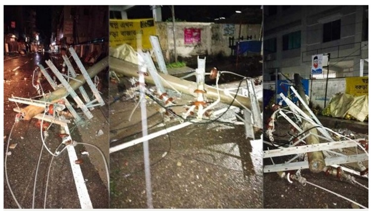 কুমিল্লায়  ঝোড়ো বাতাসে পল্লী বিদ্যুতের খুঁটি ভেঙে সড়কে