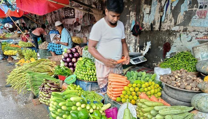 বৈরী আবহাওয়ার প্রভাব বাজারে, বেশির ভাগ পণ্যের দাম স্থিতিশীল