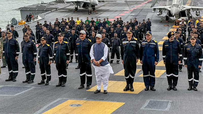 পাকিস্তানকে চার টুকরো করার হুঙ্কার ভারতের প্রতিরক্ষামন্ত্রীর 
