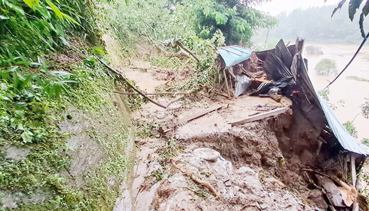 দেশের ৭ বিভাগে অতিভারী বৃষ্টি ও পাহাড়ধসের সতর্কতা