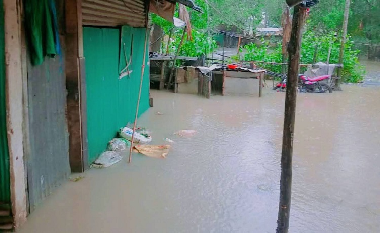 সাতকানিয়ায় টানা বর্ষণ ও পাহাড়ি ঢলে নিম্নাঞ্চল প্লাবিত