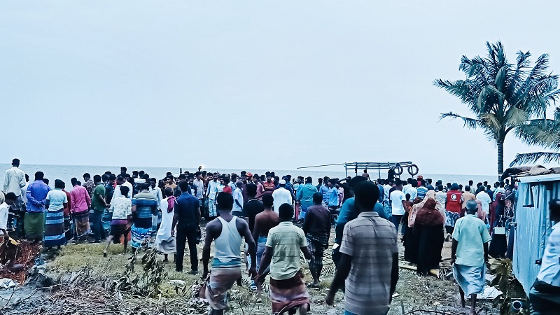 নিখোঁজ ৫ যাত্রী, একজনের মৃতদেহ উদ্ধার