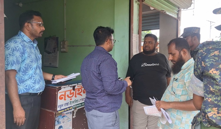 যাত্রীবেশে বাস কাউন্টারে ম্যাজিস্ট্রেট, অতঃপর...
