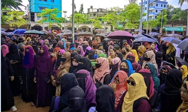 রোহিঙ্গা ক্যাম্পে হোস্ট টিচারদের গণহারে চাকরিচ্যুত