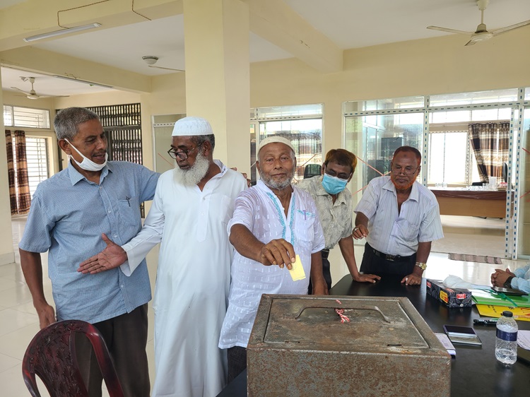 ফুলবাড়ীতে প্রবীন কল্যাণ সংঘের দ্বি-বার্ষিক নির্বাচন অনুষ্ঠিত