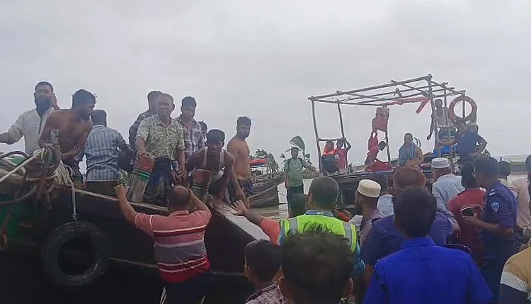 মেঘনায় ট্রলারডুবি : একজনের মৃত্যু, আটজন নিখোঁজ