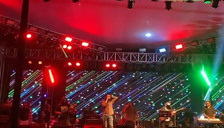 ঢাকায় শিরোনামহীনের গান দিয়ে ‘নজরুল রক কনসার্ট’ শুরু