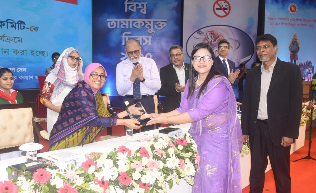 তামাকের বিরুদ্ধে আমাদের সোচ্চার হতে হবে : স্বাস্থ্য উপদেষ্টা