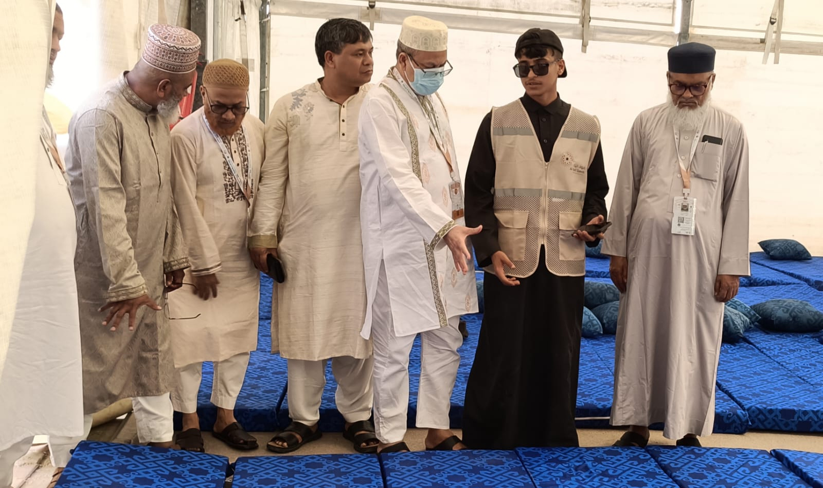 হজযাত্রীদেরকে সর্বোত্তম সেবা প্রদান করতে চায় সরকার : ধর্ম উপদেষ্টা 