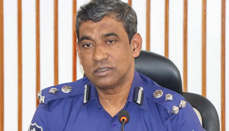 ঈদে এতিম শিশুদের পাশে খুলনা রেঞ্জ ডিআইজি