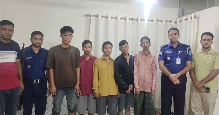 গহিন জঙ্গল থেকে হাত-পা বাঁধা অবস্থায় ৫ তরুণকে উদ্ধার