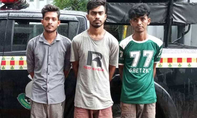 চট্টগ্রামে ৩ পলাতক আসামি গ্রেপ্তার