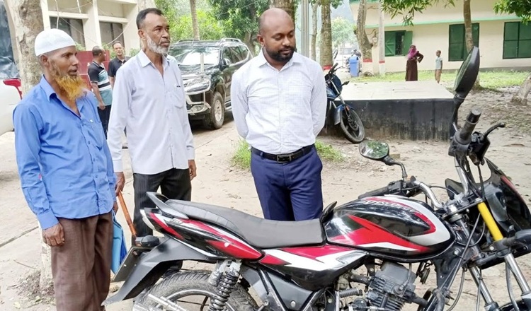 গৌরনদীতে হেলমেট না থাকলেই নিশ্চিত জরিমানা 