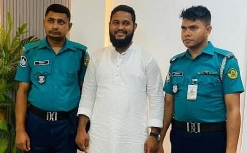 চট্টগ্রামে নারীকে লাথি মারা সেই আকাশ অবশেষে ধরা