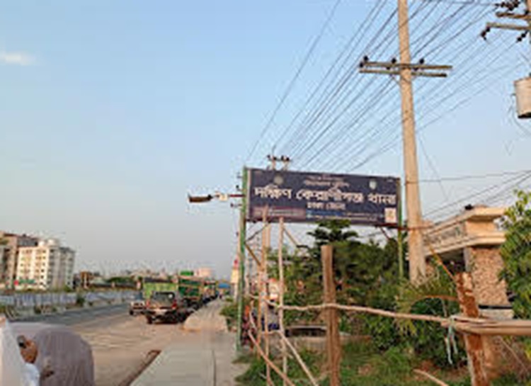 ঝোপের মধ্যে পড়েছিল অটোরিকশা চালকের লাশ