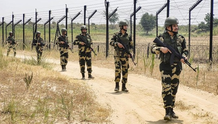 কুলাউড়ায় বাংলাদেশীকে গুলি করে লাশ নিয়ে গেল বিএসএফ