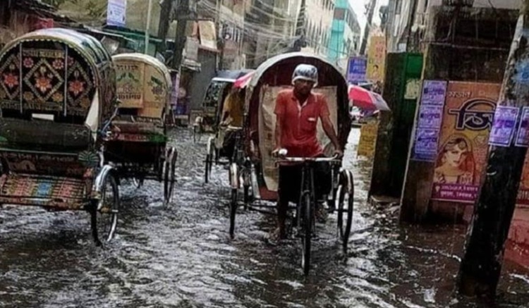 ভারী বৃষ্টিতে তলিয়ে গেছে চট্টগ্রাম নগরের নিচু এলাকা