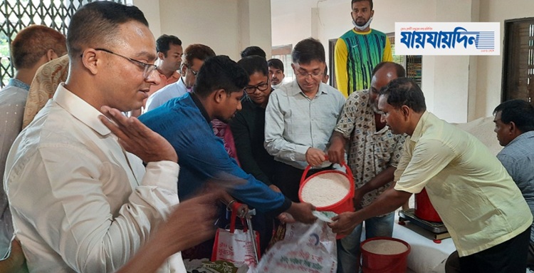 ঈদুল আযহা উপলক্ষে নীলফামারীতে ভিজিএফ চাউল বিতরণ