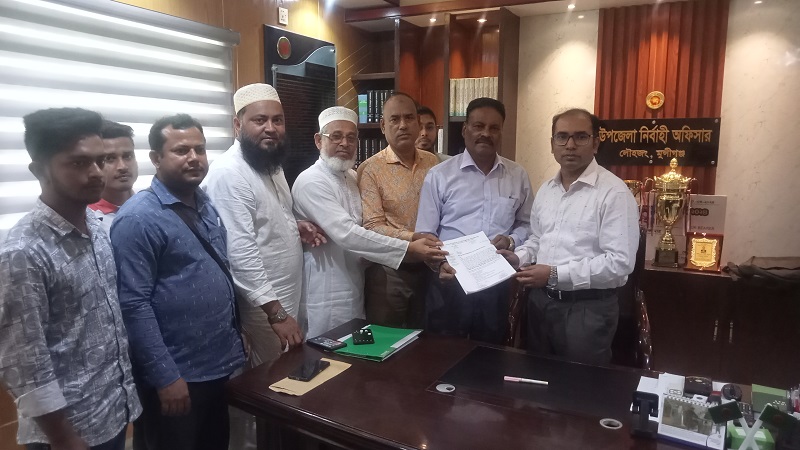 মাওয়া, শ্রীনগর ও নিমতলায় ট্রেনের যাত্রাবিরতির দাবিতে স্মারকলিপি