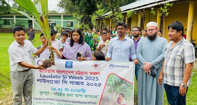 মানিকছড়িতে ‘লাউদাতো সি’ সপ্তাহ উপলক্ষে গাছের চারা বিতরণ 