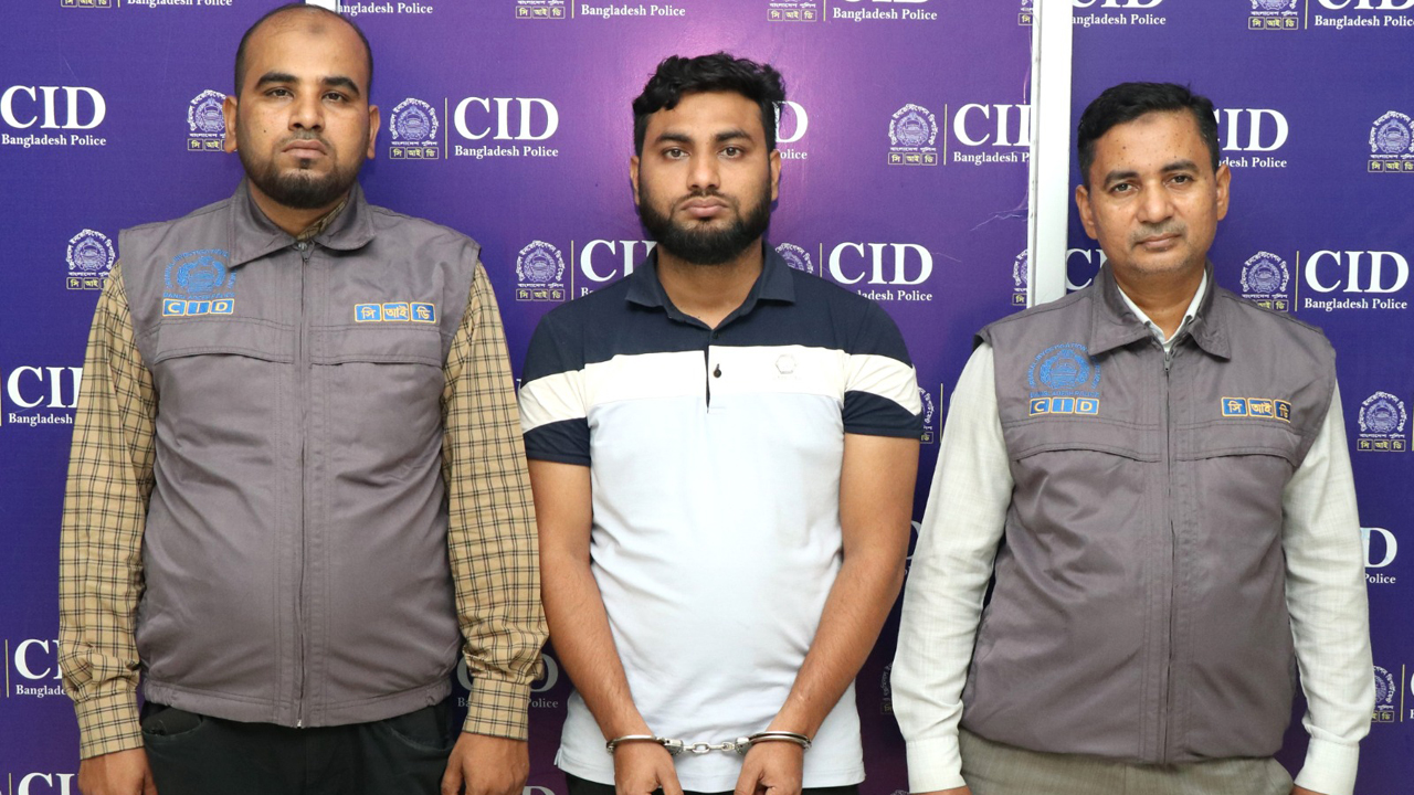 শিশু পর্নোগ্রাফি বানিয়ে ব্যবসা, যুবক গ্রেপ্তার