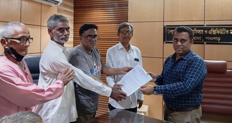 পঞ্চগড়ে কৃষি খাতে বাজেট বরাদ্দের দাবীতে স্মারকলিপি 
