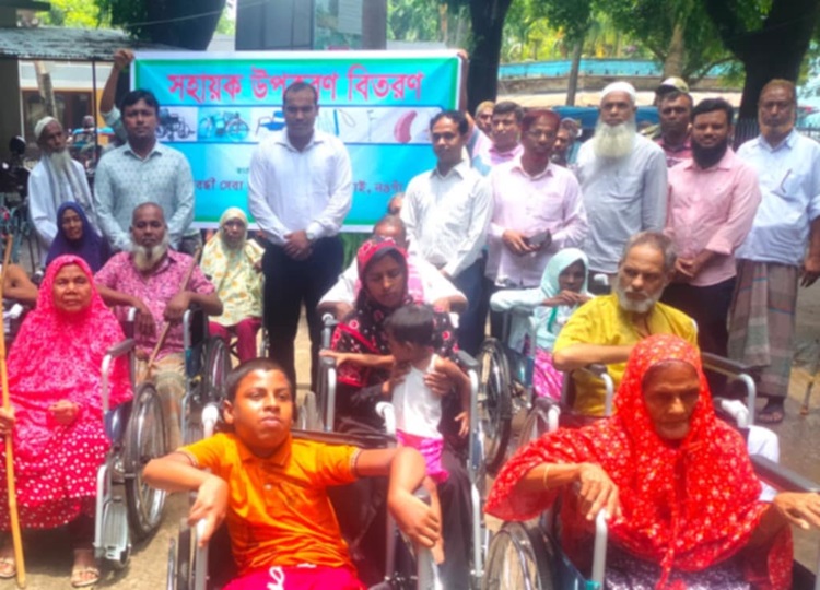 সহায়ক ‍উপকরণ পেলো আত্রাইয়ের ৩৩ প্রতিবন্ধী