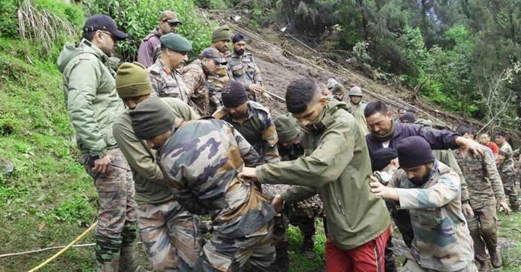 ভারতে ভূমিধসে ৩ সৈন্য নিহত, নিখোঁজ ৬