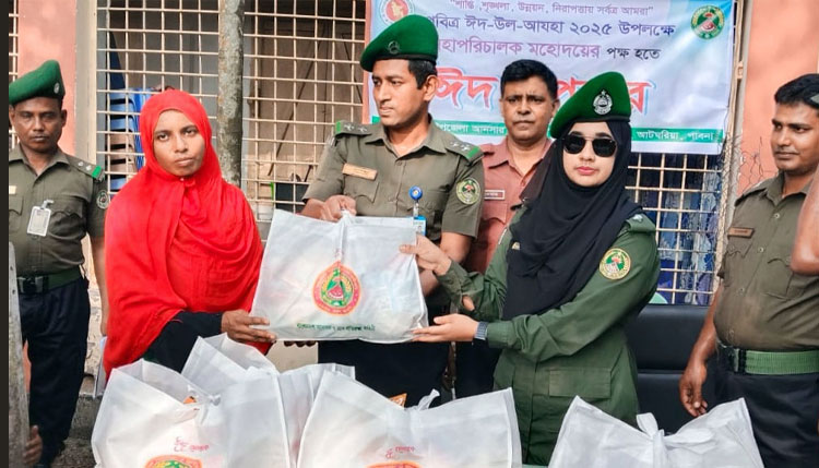 আটঘরিয়ায় আনসার ভিডিপির মাঝে ঈদ সামগ্রী বিতরণ